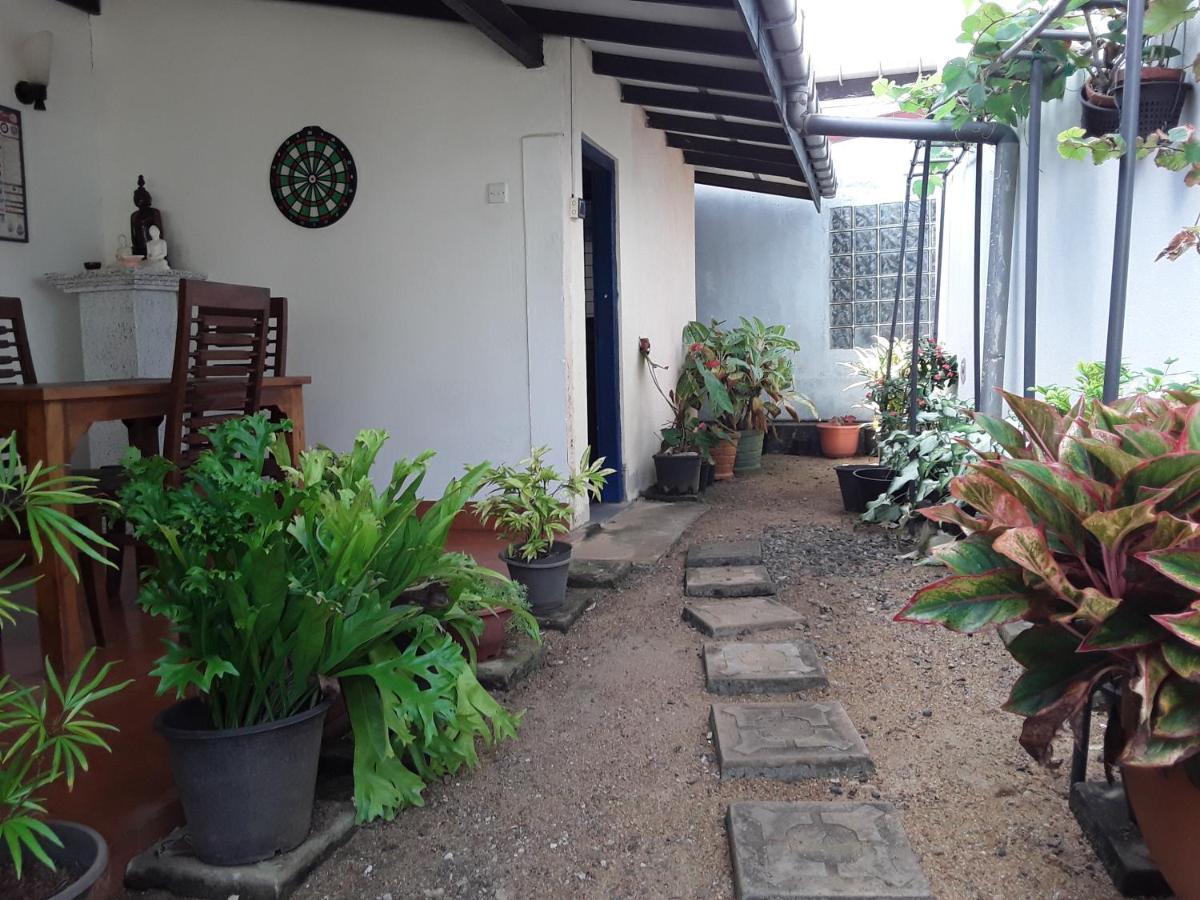 Karl Holiday Bungalow Kalutara Exterior photo