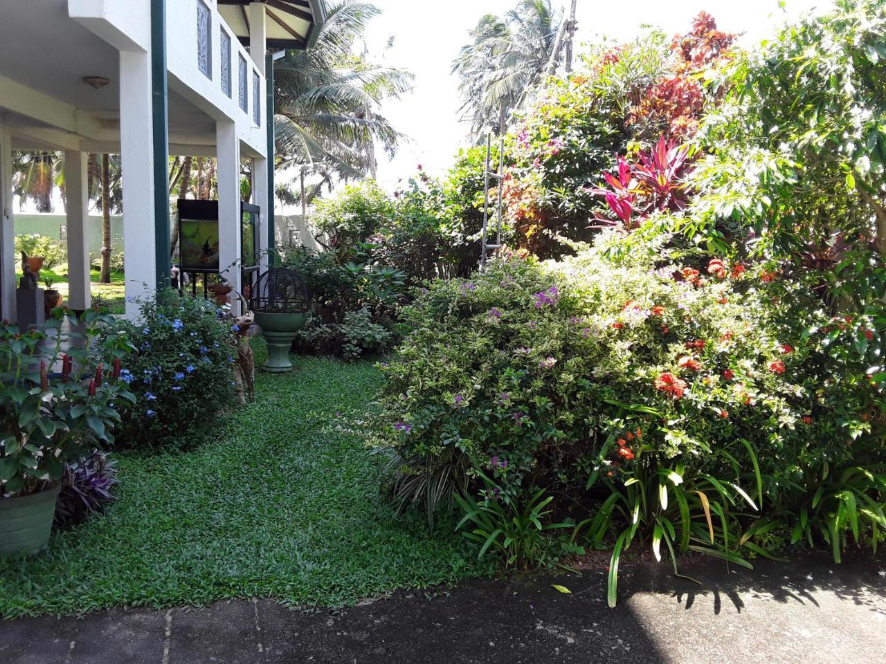 Karl Holiday Bungalow Kalutara Exterior photo